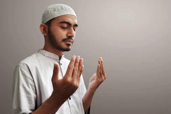 Θρησκευτικές Μουσουλμανική Άνθρωπος Που Προσεύχεται — Φωτογραφία Αρχείου