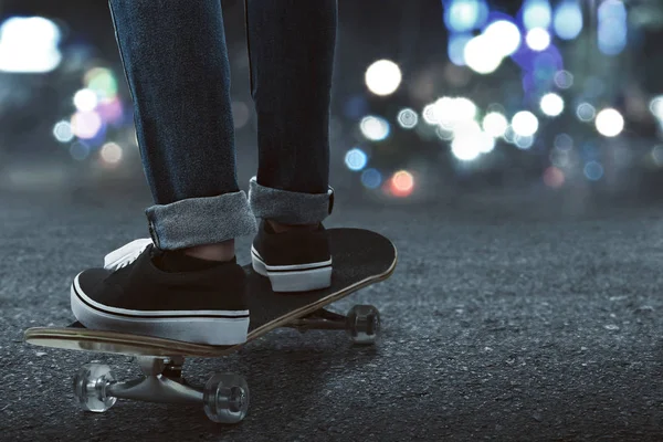 Skateboarder Skateboarding Στο Δρόμο — Φωτογραφία Αρχείου