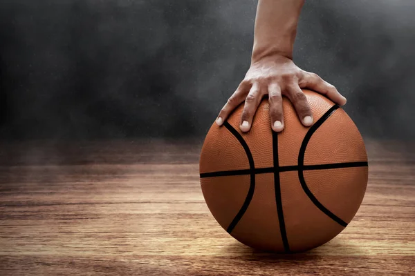 Jugador Baloncesto Sosteniendo Una Pelota —  Fotos de Stock