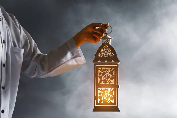Homme Musulman Tenant Une Lanterne Arabe Arrière Plan Kareem Ramadan — Photo