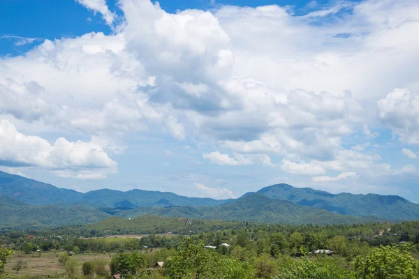 Nubes cubrieron el cielo —  Fotos de Stock