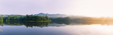 Panorama rezervuarlar ters yönde alanlarda. 