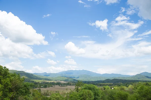 Nuvens cobriram o céu — Fotografia de Stock