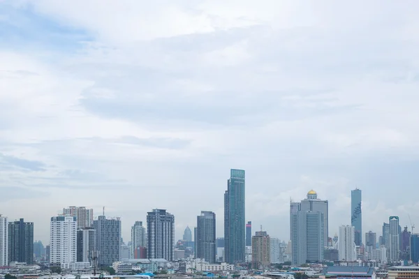 Buildings in downtown Bangkok during the day. — Stock Photo, Image