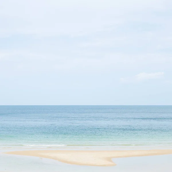 海と砂のビーチ — ストック写真