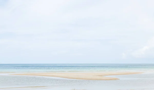 海と砂のビーチ. — ストック写真