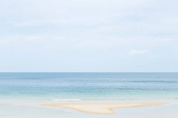 海と砂のビーチ — ストック写真