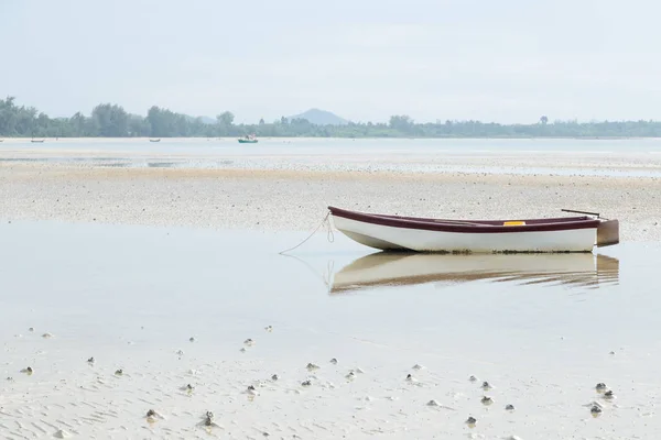 Petit bateau de pêche — Photo