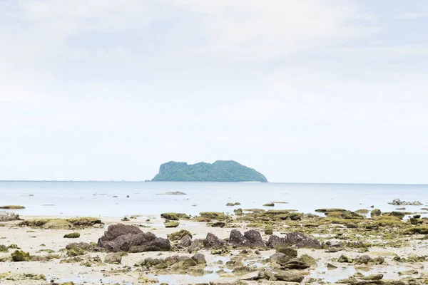 Eiland en strand zand — Stockfoto