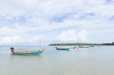 Küçük balıkçı teknesi