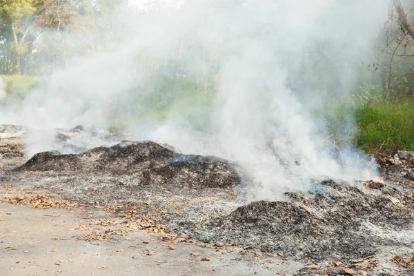 Quema de la contaminación residual — Foto de Stock