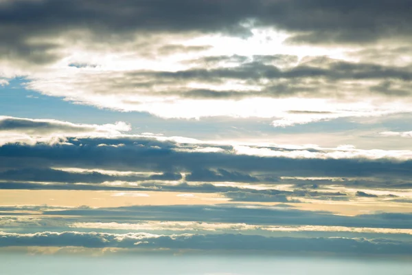 Nuages qui couvrent le ciel — Photo