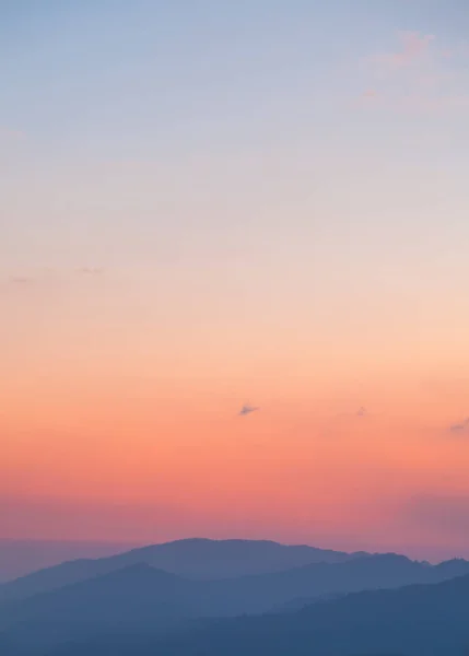 Sabah gündoğumu sisli — Stok fotoğraf