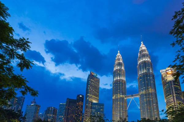 KUALA LUMPUR, MALÁSIA - JANEIRO 15: Torres Petronas — Fotografia de Stock