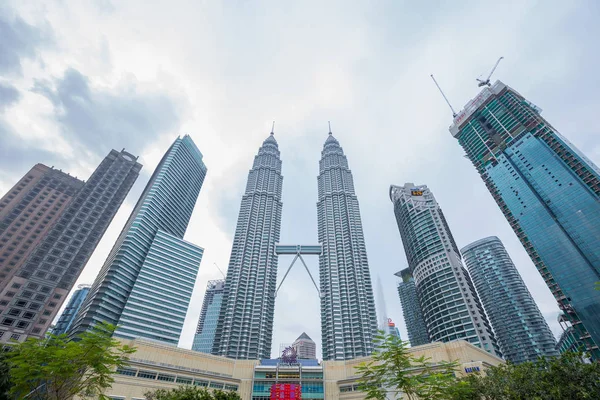 KUALA LUMPUR, MALAYSIA - JANUARY 15: Petronas Towers — Stock Photo, Image