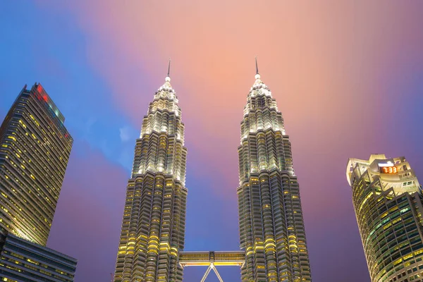 KUALA LUMPUR, MALÁSIA - JANEIRO 15: Torres Petronas — Fotografia de Stock