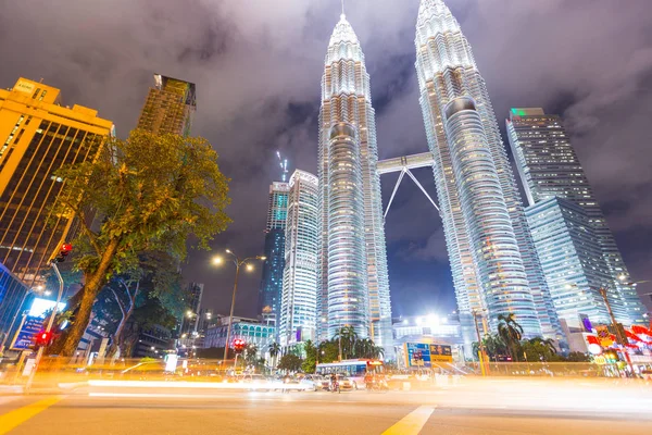 KUALA LUMPUR, MALÁSIA - JANEIRO 15: Torres Petronas — Fotografia de Stock