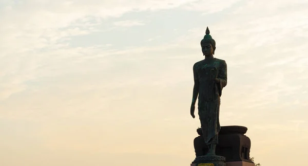 Silhouette buddha pubblico — Foto Stock