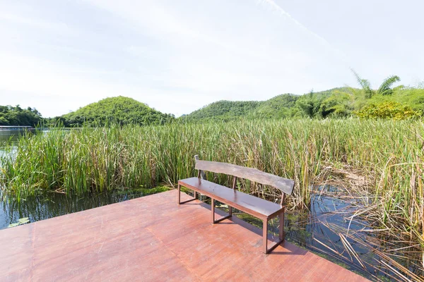 Bench on the water. — Stock Photo, Image