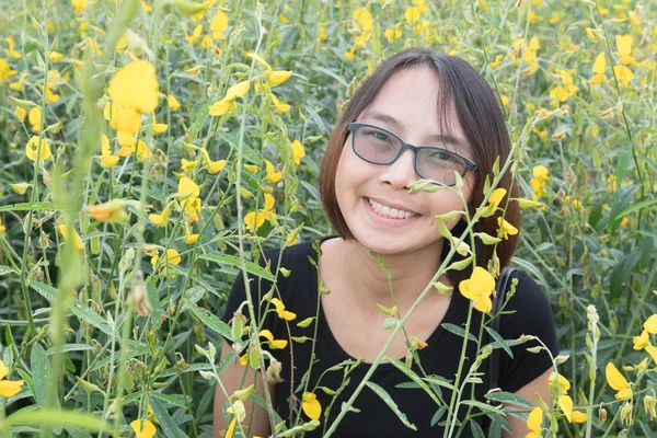 Chica asiática sonriendo — Foto de Stock
