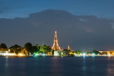 Alacakaranlık sırasında WAT Arun