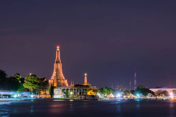 Wat Arun under skymningen — Stockfoto