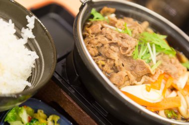 Japon şehriye çorbası Turşu sebze ve çorba soslu domuz eti