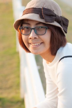Asyalı kadın gülümse.