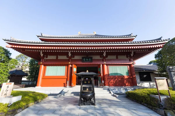 Tokio, Japan - 20. November 2016: Sensoji ist ein berühmter antiker Tempel — Stockfoto