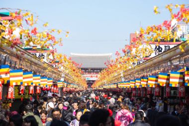 Tokyo, Japonya-Novemver 18, 2016:Asakusa Sensoji famouse Tapınağı olan bir
