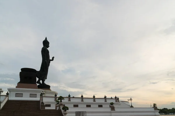 Grande Buddha Mattino Copertura Nuvolosa Cielo Luce Solare — Foto Stock