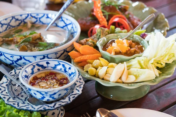 Variedad Comida Tailandesa Tiene Sabor Picante Diverso Con Verduras Que —  Fotos de Stock