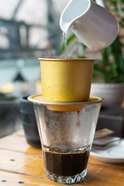 Heißer Kaffee Vietnam Heißes Wasser Kaffeekanne Geben Und Warten — Stockfoto