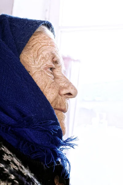 La abuela cansada —  Fotos de Stock