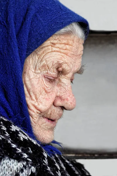 La abuela cansada —  Fotos de Stock