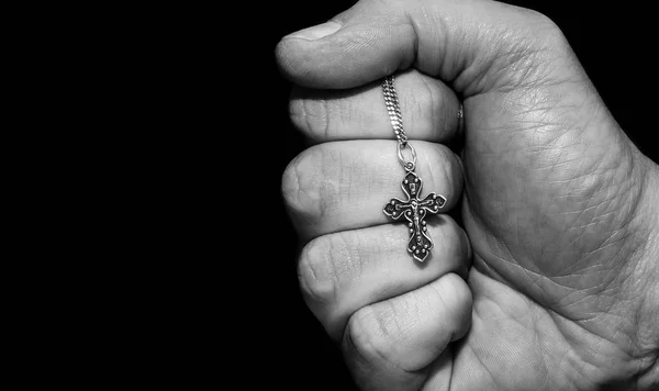 Mão com uma cruz — Fotografia de Stock