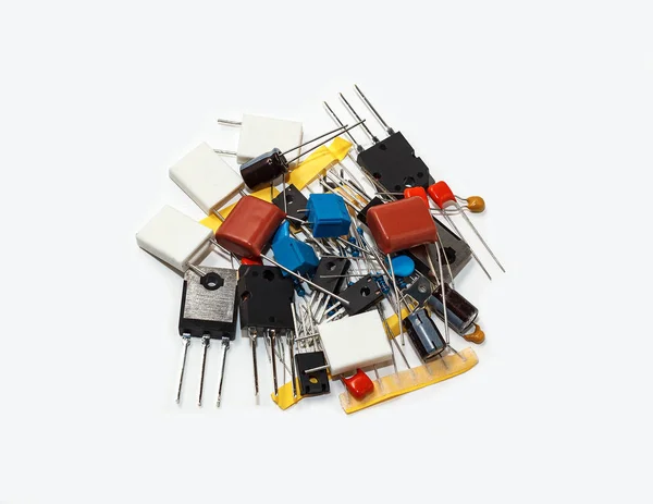 Une poignée de composants électroniques — Photo