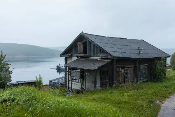 白色的海 老滑码头 老木结构建筑 卡累利阿 白色极地之夜俄罗斯北部 — 图库照片