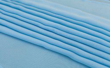 Mavi renk textil, ipek kumaş ile pileler