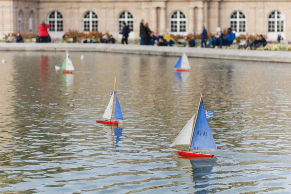 Boats Parc Luxembourg in Paris at december 2018 — Stock Photo, Image