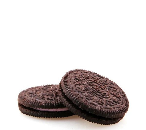 AYTOS, BULGARIA - 26 OTTOBRE 2016: Oreo isolato su sfondo bianco. Oreo è un biscotto sandwich composto da due dischi di cioccolato con una crema dolce che si riempie tra . — Foto Stock