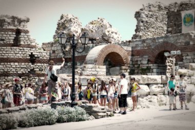 Nesebar, Bulgaristan - Ağustos 29: Ağustos 29, eski şehir ziyaret 2014 yılında nesebar, Bulgaristan. Nesebar 1956 yılında müze kent, unesco tarafından Arkeoloji ve mimari rezervasyon olarak ilan edildi.