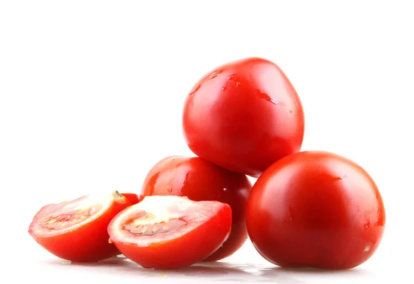 Beyaz arkaplanda izole domatesler — Stok fotoğraf