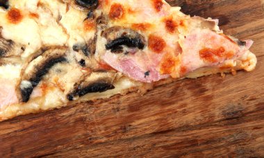 taze pişmiş pizza malzemeleri