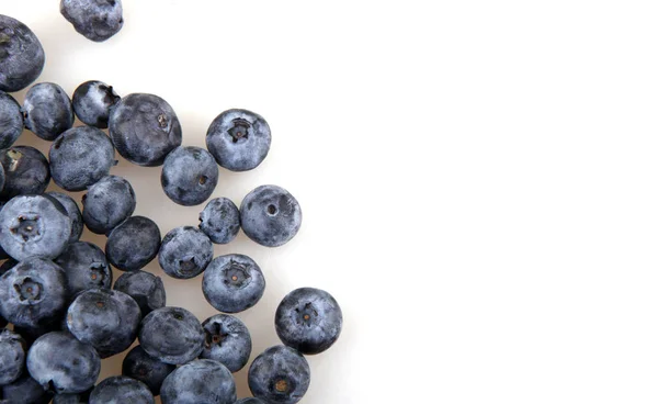 Close-up studio shot of organic blueberries — Stock Photo, Image