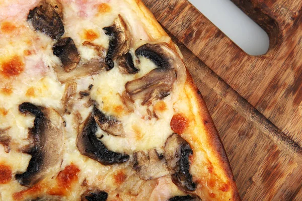 taze pişmiş pizza malzemeleri