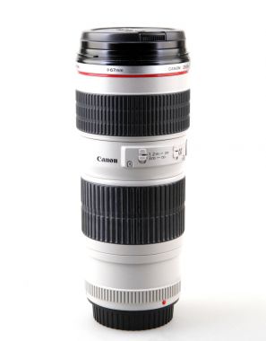 Ahyolu, Bulgaristan - 13 Eylül 2017: Canon Ef 70-200mm f / 4l Usm objektif. Bir Japon çok uluslu şirket görüntüleme ve optik ürünleri imalatında uzmanlaşmış Canon Inc. olduğunu.