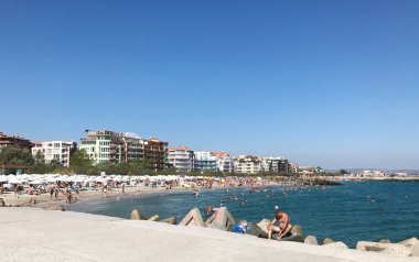 Ahyolu, Bulgaristan - 18 Eylül 2017: Ahyolu Beach, Bulgaristan onların vaktinizi insanlar.