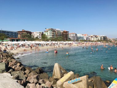 Ahyolu, Bulgaristan - 18 Eylül 2017: Ahyolu Beach, Bulgaristan onların vaktinizi insanlar.