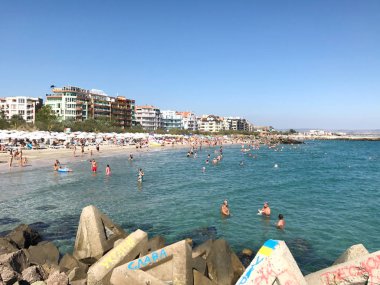 Ahyolu, Bulgaristan - 18 Eylül 2017: Ahyolu Beach, Bulgaristan onların vaktinizi insanlar.